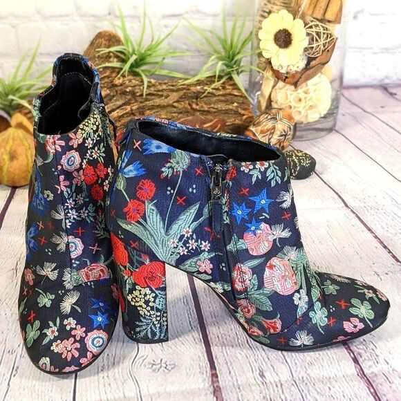 SAM EDELMAN CAMBELL FLORAL BROCADE BOOTIES - Picture 1 of 9